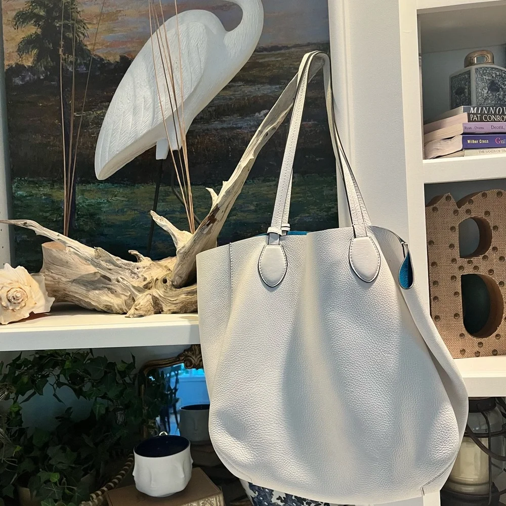 MICHAEL KORS REVERSIBLE WHITE/BLUE TOTE BAG ~ Excellent Condition - Picture 3 of 10